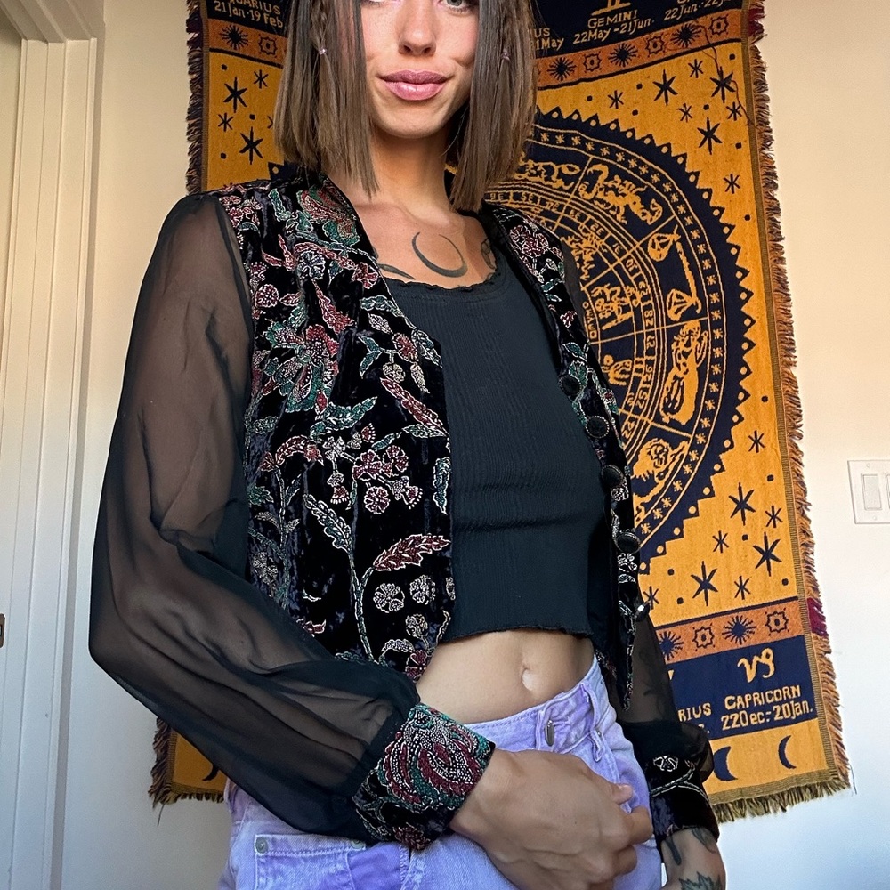 Detailed jacket